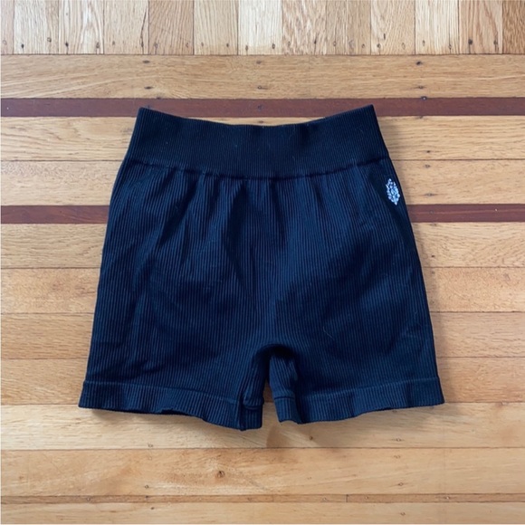 Free People Ribbed Biker Shorts M/L - Picture 1 of 3